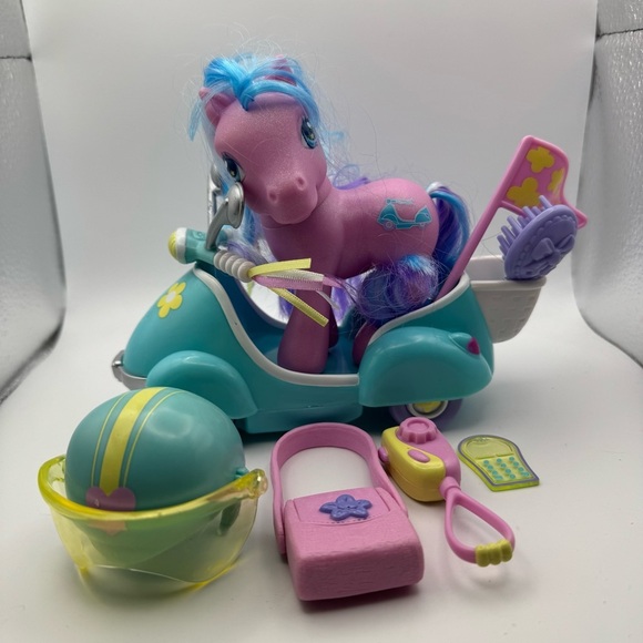 My Little Pony Glitter Glide & Butterfly Island Scootin’ Scooter Sprite Sets - Picture 3 of 12